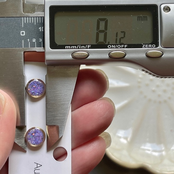 Handmade lavender post earrings - Picture 4 of 4